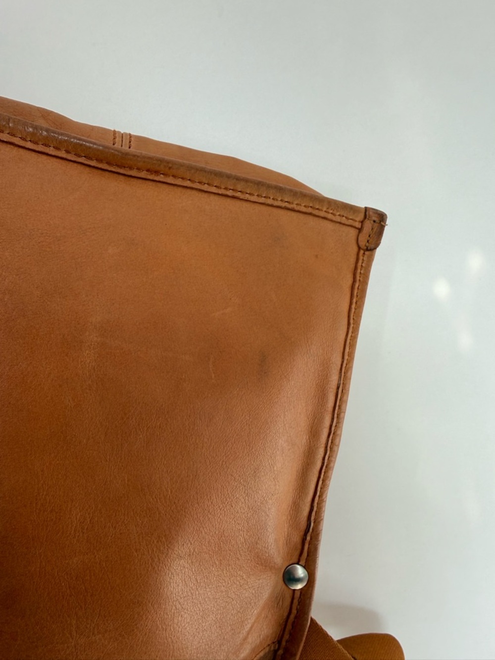 Mandarina Duck genuine leather crossbody bag with logo strap - Picture 8 of 10